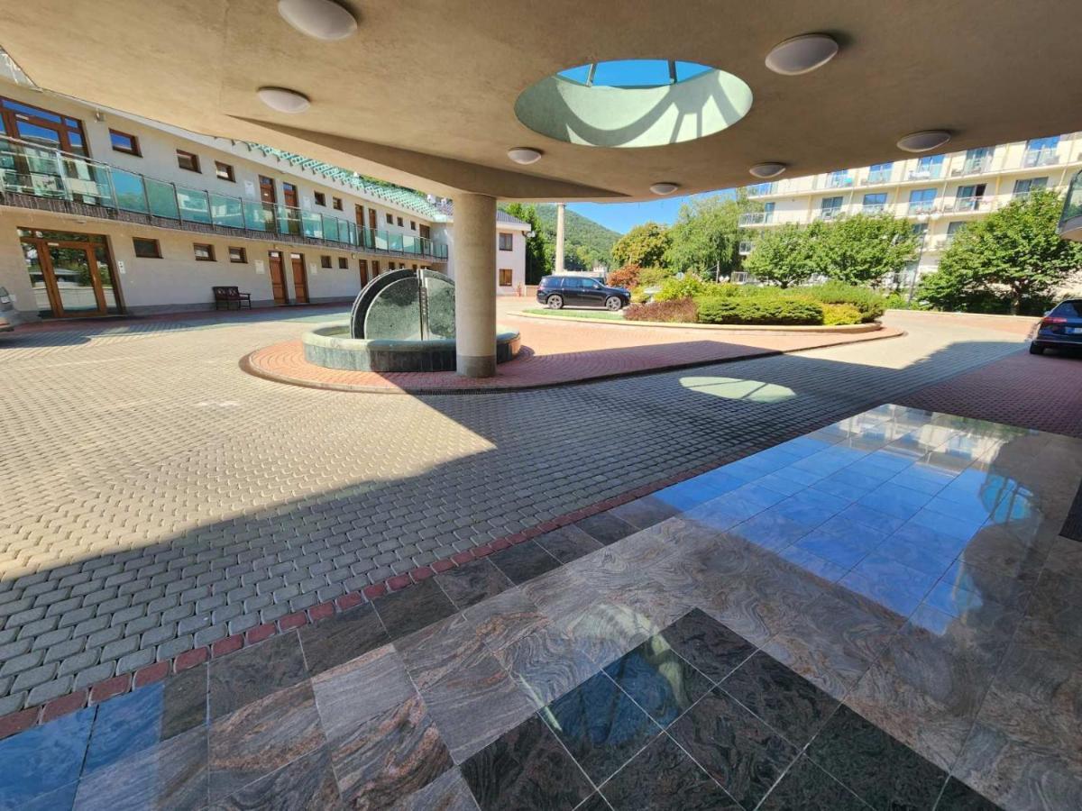 Aparthotel Kristoff Plaza Trencianske Teplice Trenčín Exterior foto
