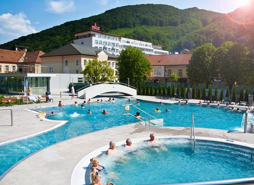 Aparthotel Kristoff Plaza Trencianske Teplice Trenčín Exterior foto